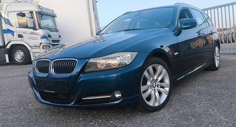 Blau Gebraucht 2011 BMW 330 Kombi | 5.999 € (Superpreis) - Bild 1/4