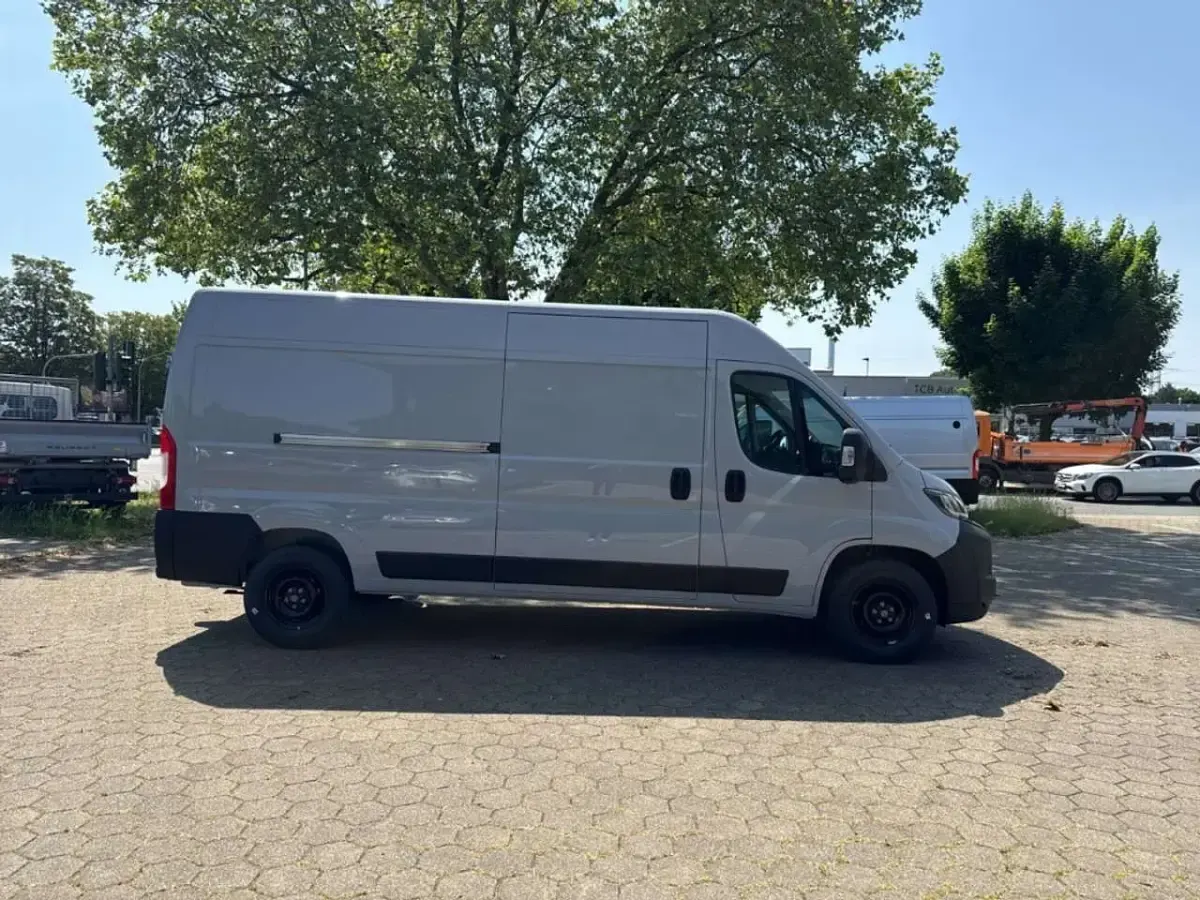 Neu Peugeot Boxer 179 PS (131 kW) 2026 Grau Van