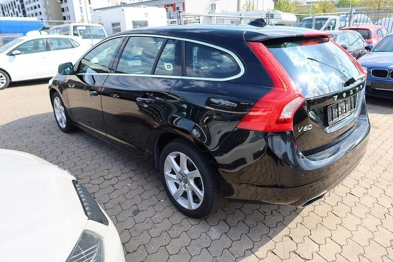 Gebraucht Volvo V60 Momentum 181 PS (133 kW) 2014 Schwarz Kombi