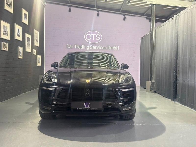 Tiefschwarz Gebraucht 2016 Porsche Macan GTS Sport SUV | 42.900 € (Etwas zu teuer) - Bild 1/4