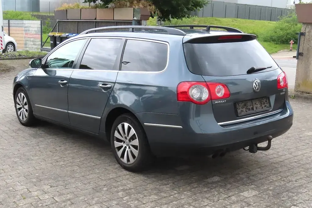 Gebraucht VW Passat 140 PS (102 kW) 2010 Grau Limousine