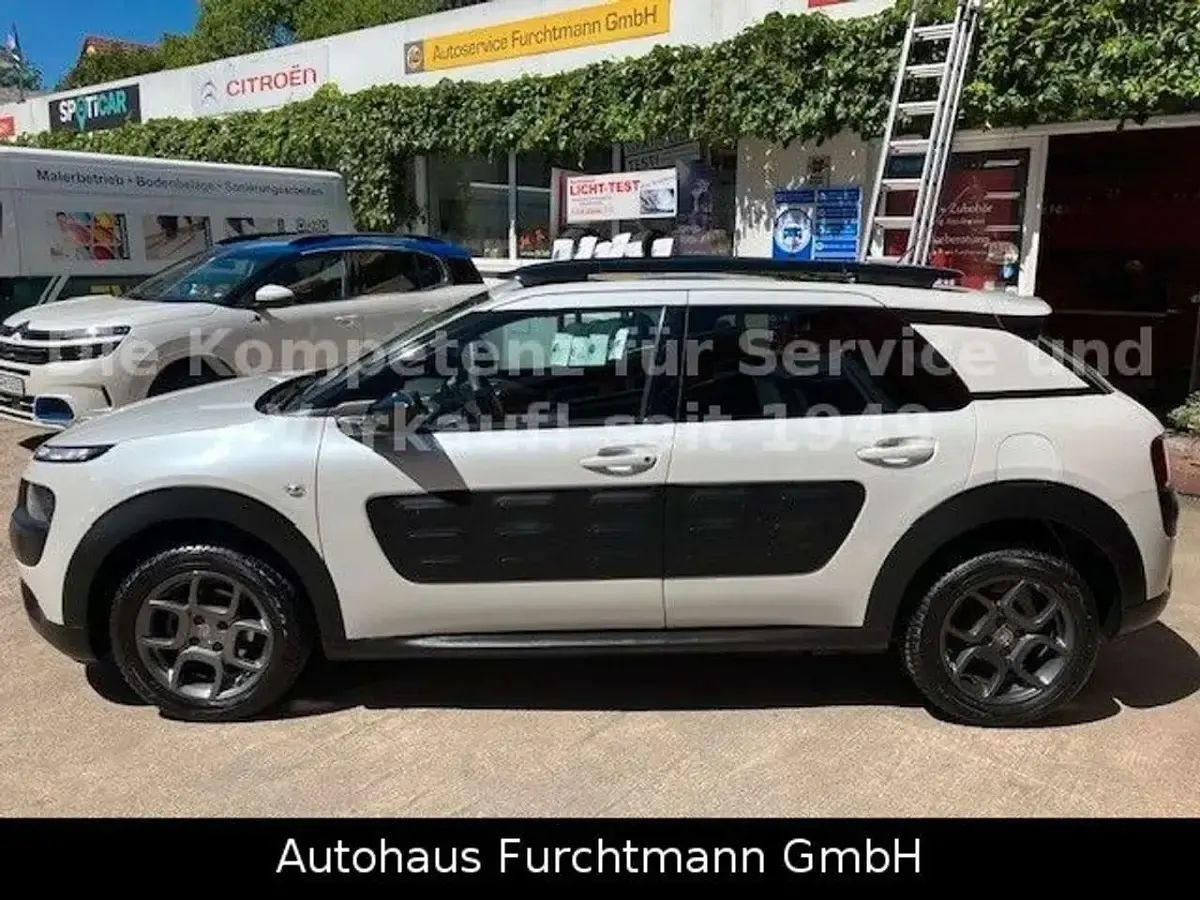 Gebraucht Citroën C4 Shine 82 PS (60 kW) 2017 Perle perlmutt weiss metal Limousine