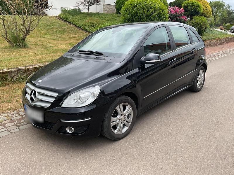 Gebraucht Mercedes B180 116 PS (85 kW) 2011 Schwarz Van / Kleinbus