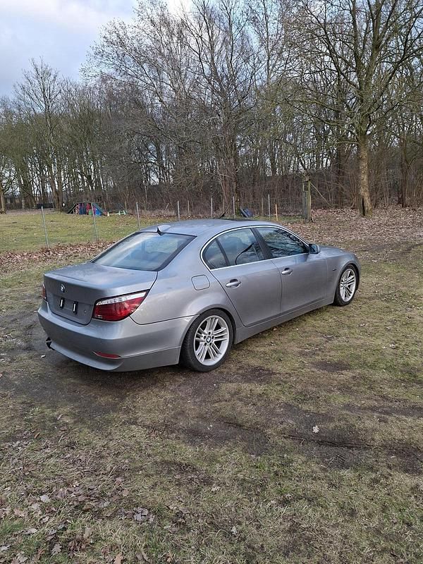 Gebraucht BMW 525 218 PS (160 kW) 2006 Grau Limousine