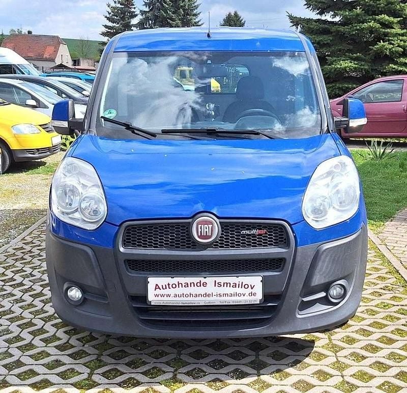 Gebraucht Fiat Doblò 101 PS (74 kW) 2013 Blau Van / Kleinbus