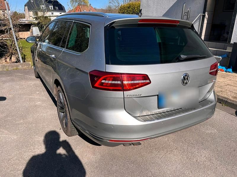 Gebraucht VW Passat Highline 190 PS (139 kW) 2015 Kombi