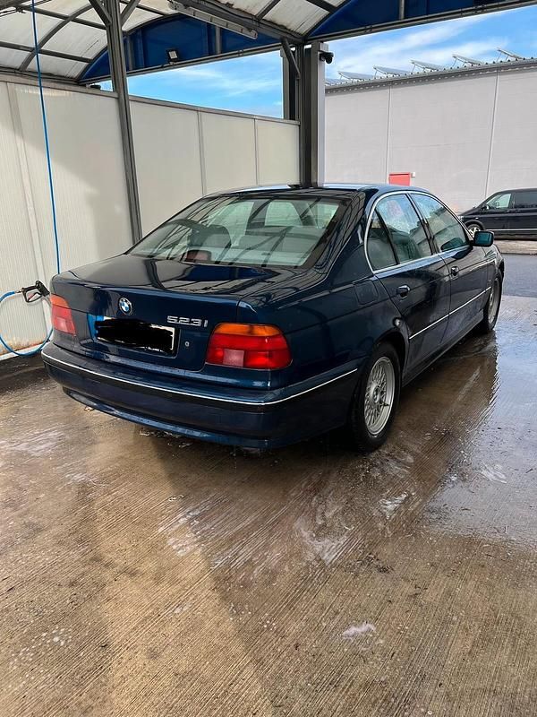 Gebraucht BMW 523 170 PS (125 kW) 1998 Blau Limousine