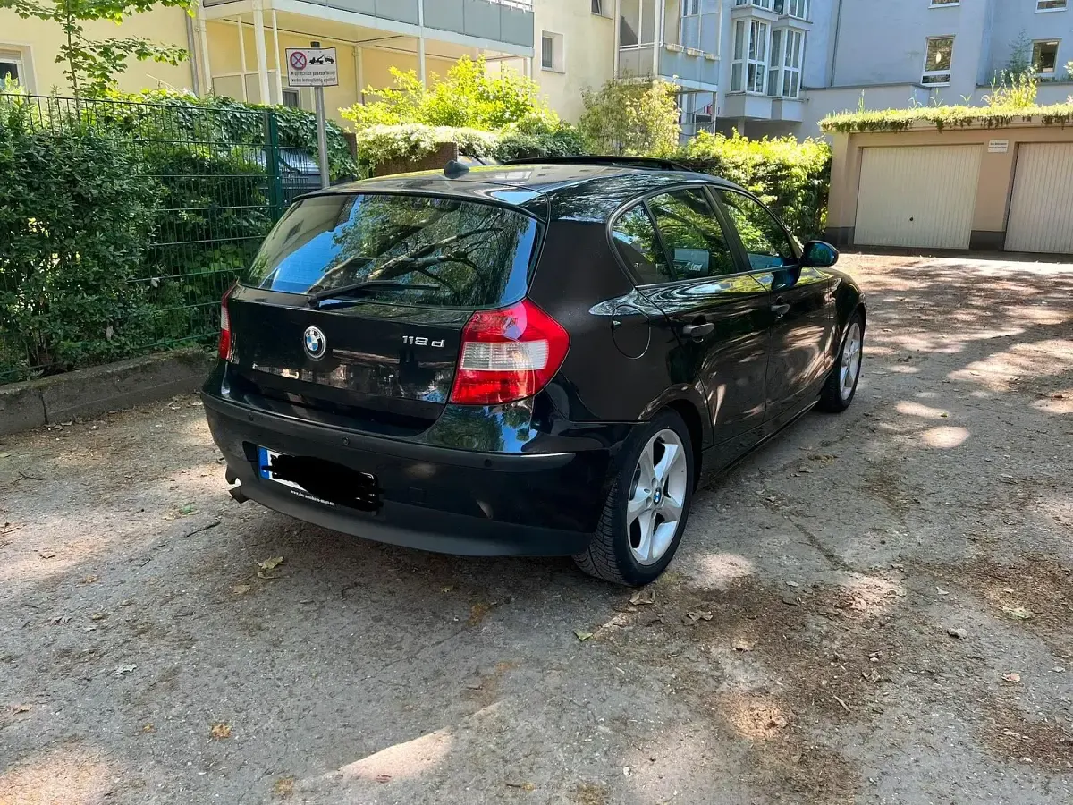 Gebraucht BMW 118 122 PS (89 kW) 2006 Schwarz Kleinwagen