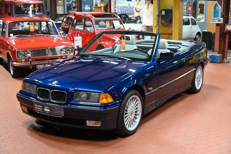 Blau Gebraucht 1995 BMW 318 Cabriolet Cabrio | 12.990 € - Bild 1/4