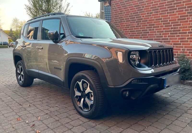Grau Gebraucht 2022 Jeep Renegade Trailhawk SUV | 29.500 € (Etwas zu teuer) - Bild 1/4