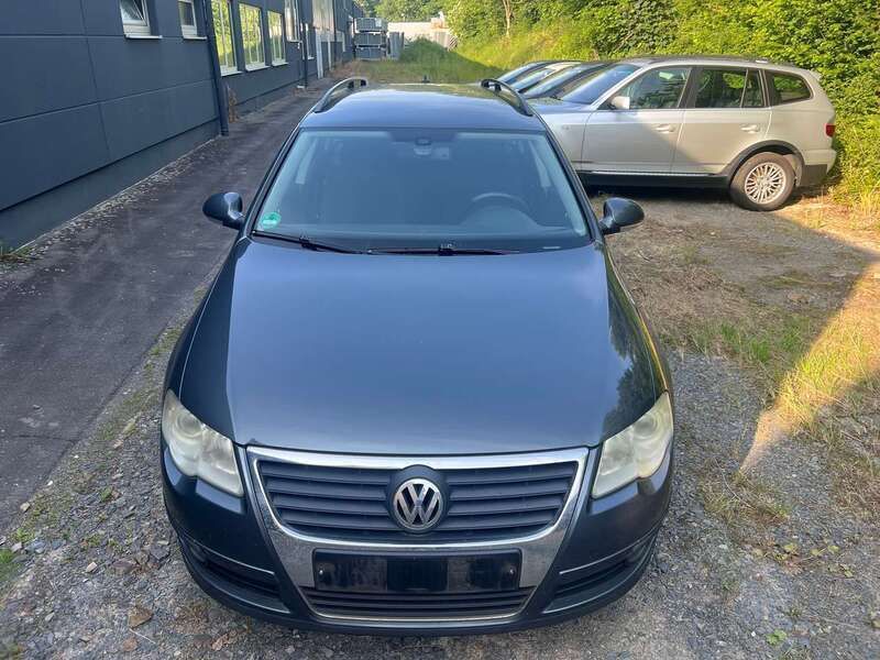 Islandgrau Gebraucht 2010 VW Passat Comfortline Kombi | 2.490 € (Guter Preis) - Bild 1/4