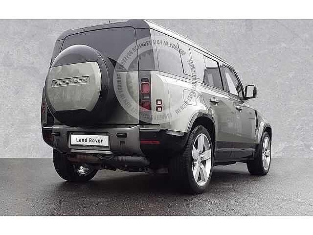 Gebraucht Land Rover Defender SE Dynamic 304 PS (223 kW) 2025 Pangea green SUV