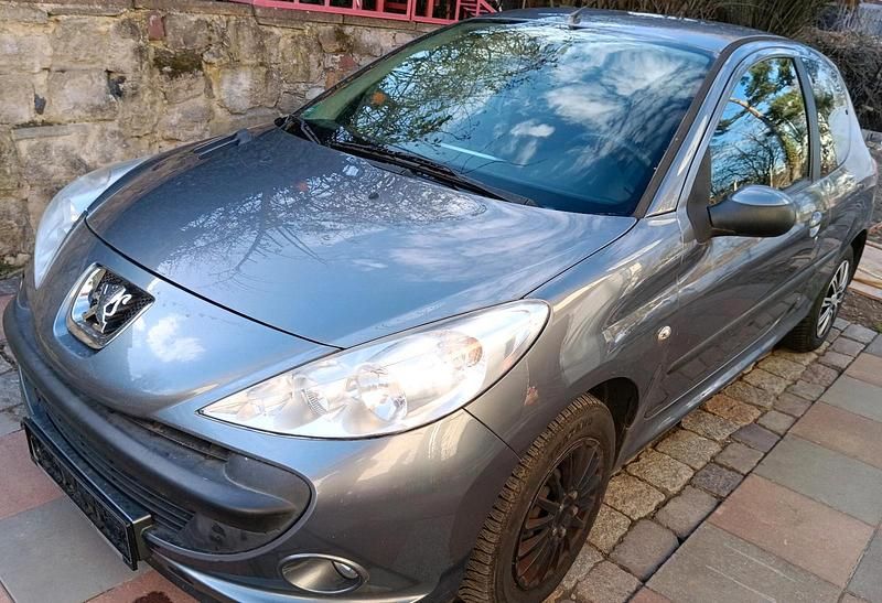 Gebraucht Peugeot 206+ 60 PS (44 kW) 2010 Grau Kleinwagen
