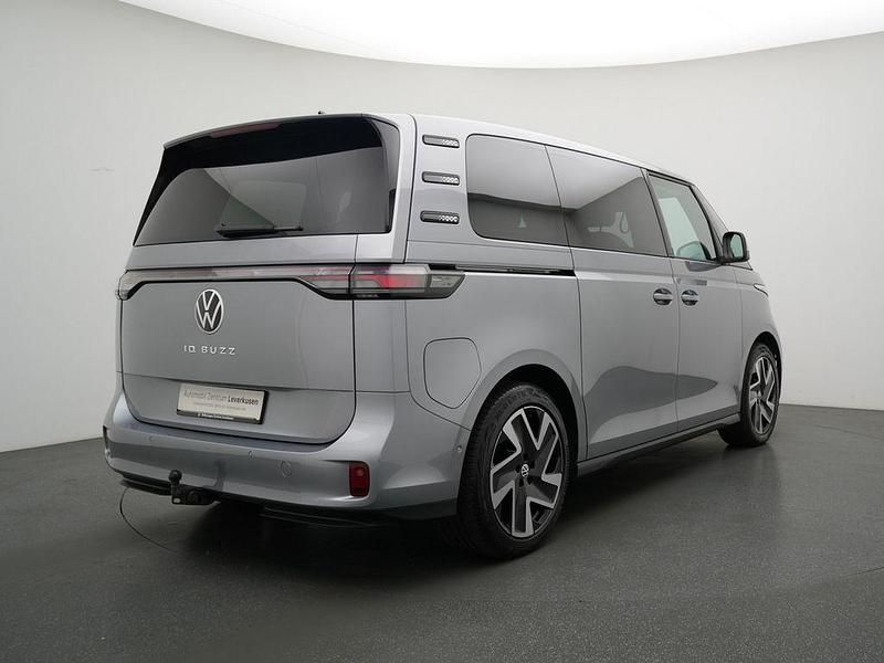Gebraucht VW ID. Buzz Pro 150 kW (204 PS) 2023 Grau / monosilber Van / Kleinbus