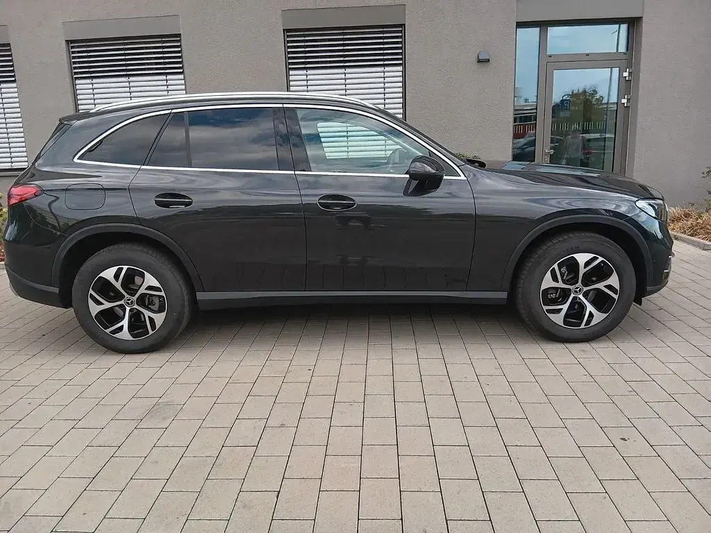 Gebraucht Mercedes GLC220 197 PS (144 kW) 2025 Schwarz SUV