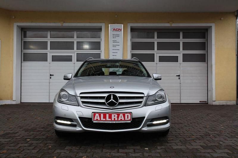 Gebraucht Mercedes C300 Avantgarde 231 PS (169 kW) 2011 Silber Limousine