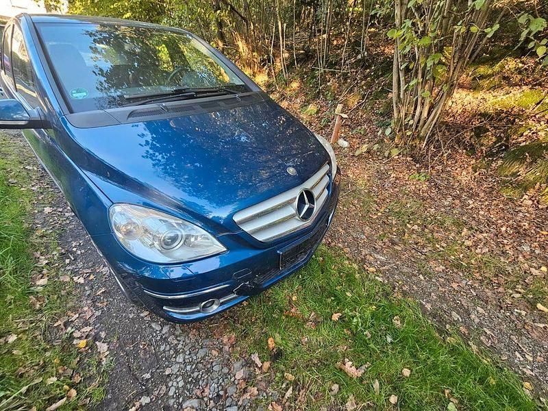 Blau Gebraucht 2008 Mercedes B200 Edition Van / Kleinbus | 1.600 € (Fairer Preis) - Bild 1/4