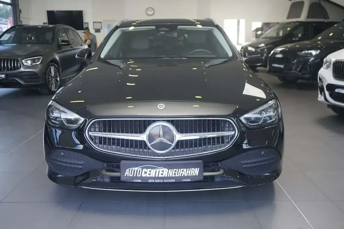 Gebraucht Mercedes C220 197 PS (144 kW) 2023 Schwarz  unilack Kombi