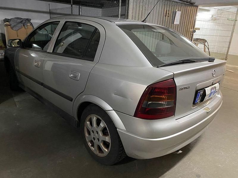 Usata Opel Astra 103 CV (75 kW) 2003 Argento Berlina