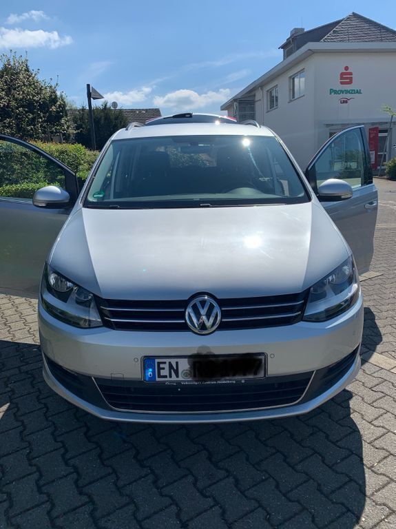 Silber Gebraucht 2015 VW Sharan Comfortline Van / Kleinbus | 19.999 € (Guter Preis) - Bild 1/4