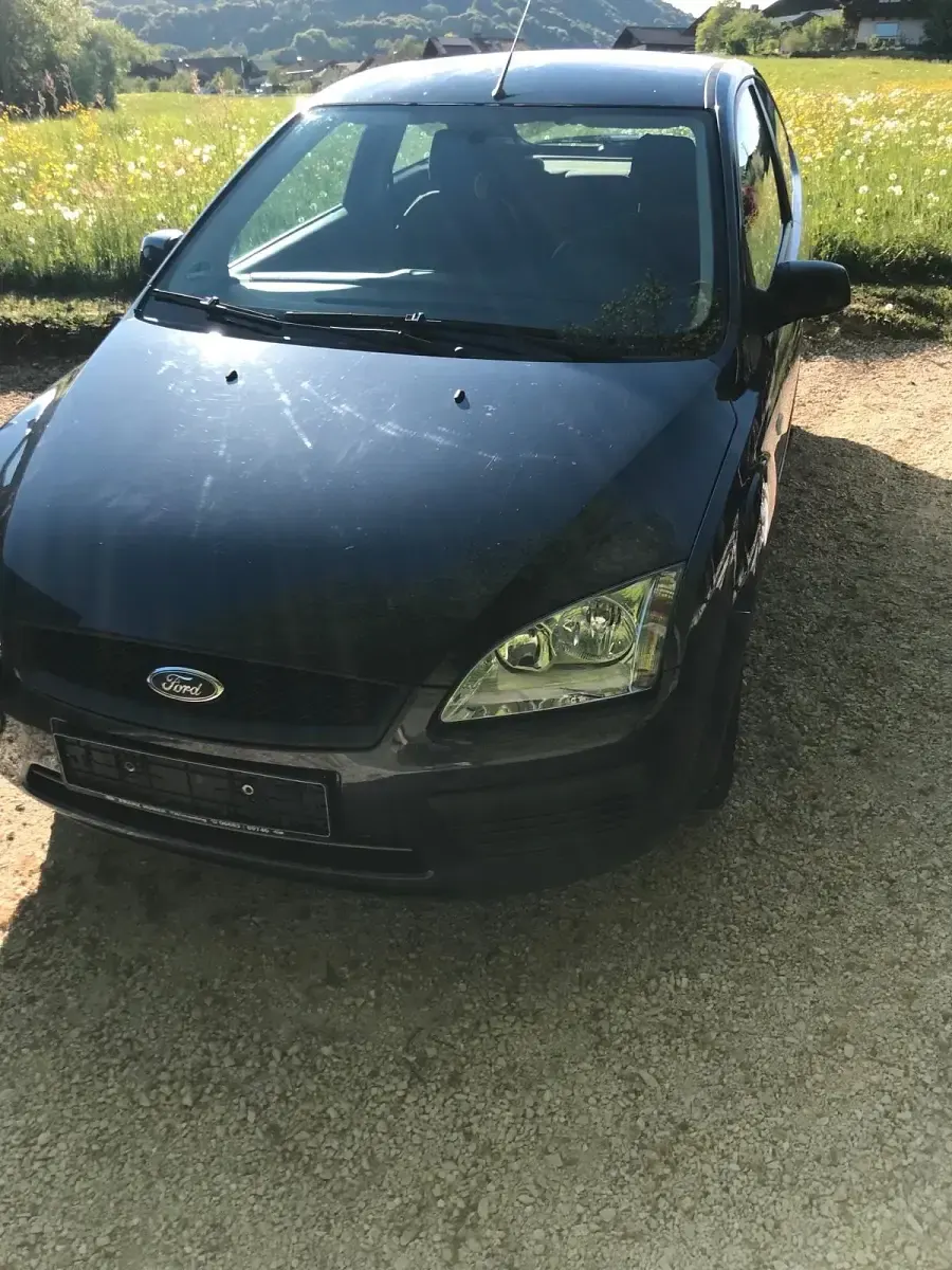Käytetty Ford Focus 80 HP (58 kW) 2006 Sininen Sedan