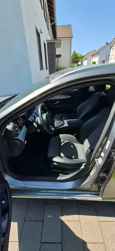 Gebraucht Mercedes E220 Avantgarde 194 PS (142 kW) 2017 Grau Kombi