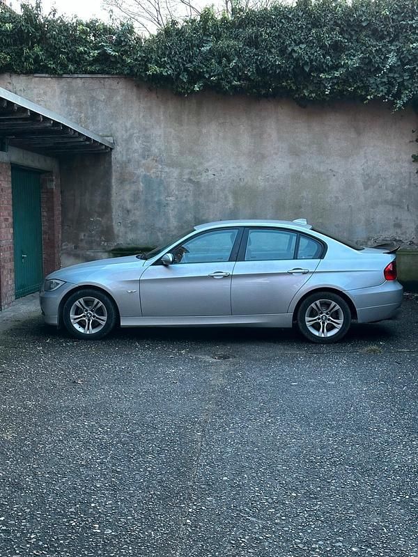 Gebraucht BMW 318 148 PS (108 kW) 2008 Grau Limousine