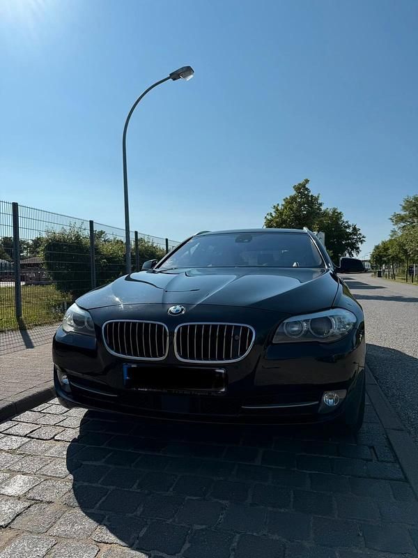 Gebraucht BMW 530 258 PS (189 kW) 2011 Schwarz Kombi