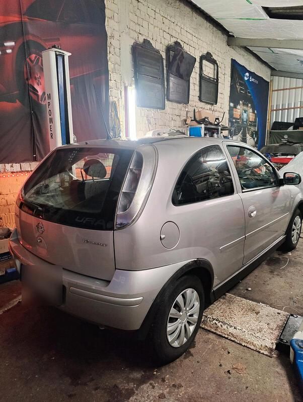 Gebraucht Opel Corsa 80 PS (58 kW) 2006 Silber Kleinwagen