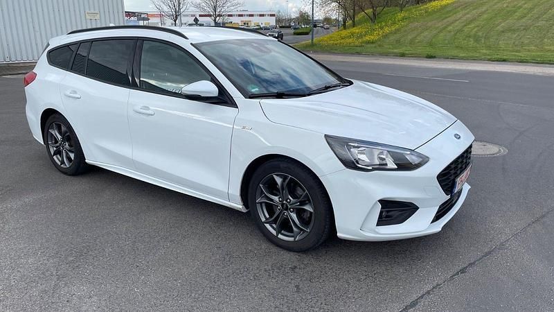 Weiß Gebraucht 2019 Ford Focus ST-Line Kombi | 13.450 € (Guter Preis) - Bild 1/4