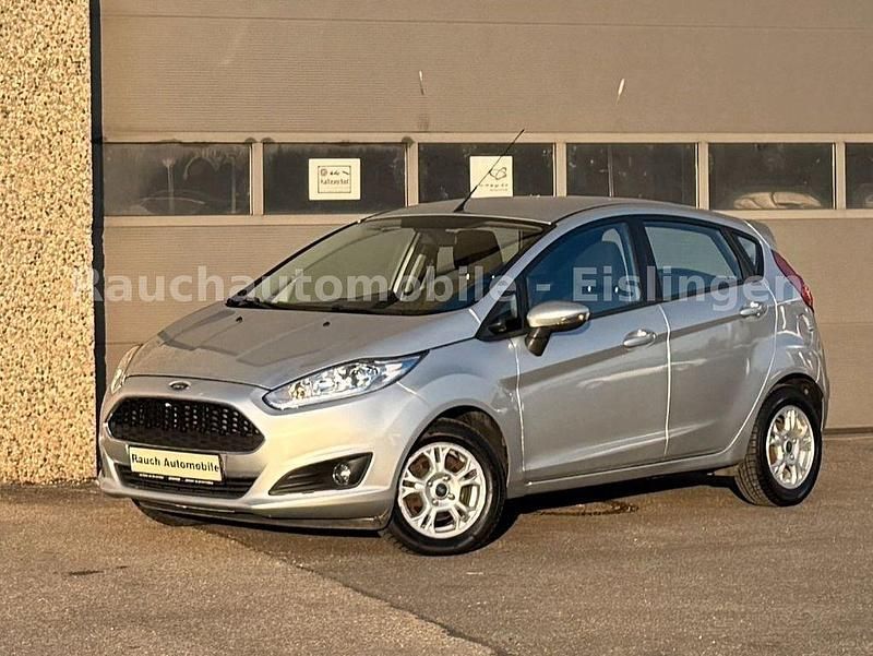Gebraucht Ford Fiesta Celebration 80 PS (58 kW) 2016 Silber Limousine
