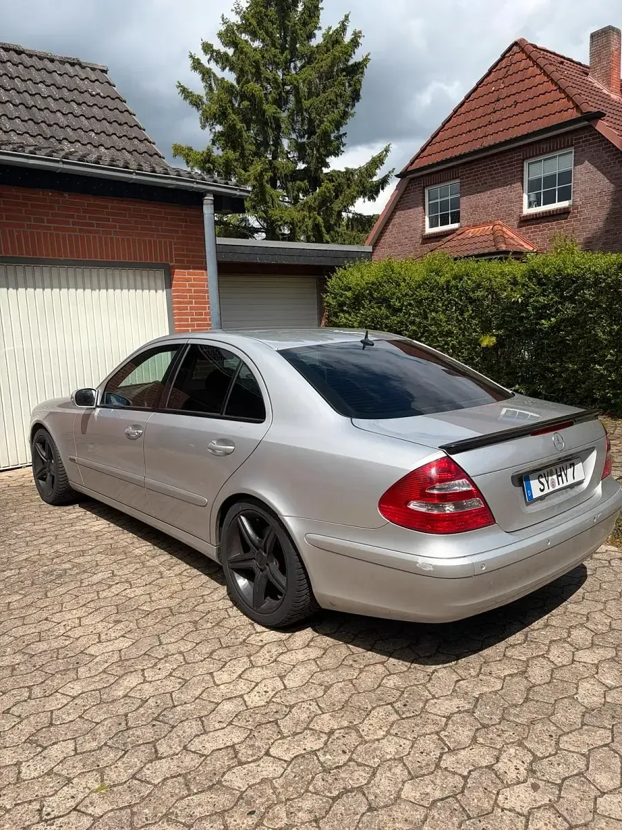 Używany Mercedes E280 2005 Srebrny Sedan/Limuzyna