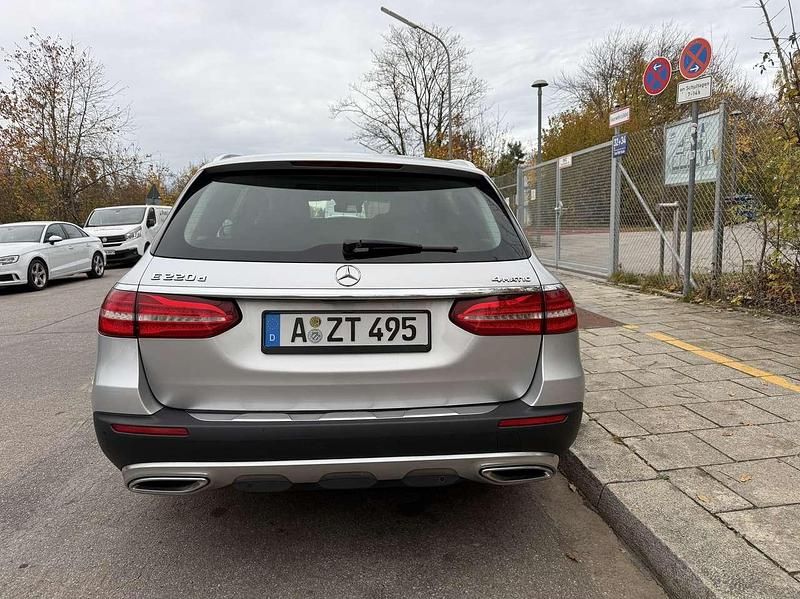 Gebraucht Mercedes E220 All-Terrain 194 PS (142 kW) 2017 Grau Kombi