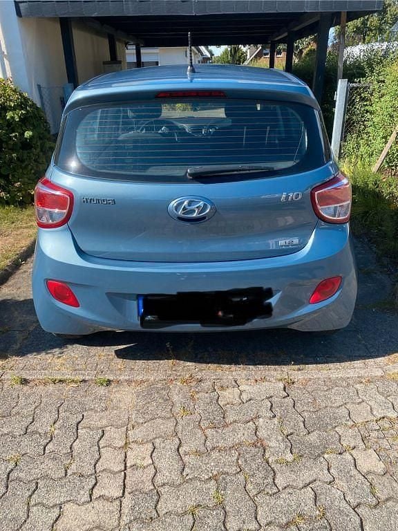 Gebraucht Hyundai i10 Edition 87 PS (63 kW) 2015 Blau Kleinwagen