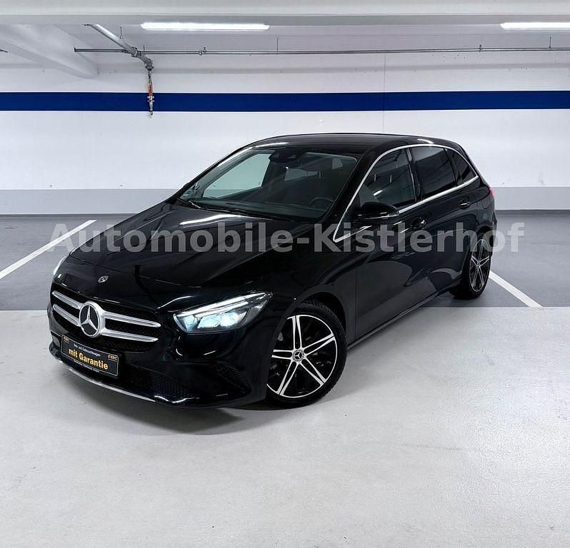 Schwarz Gebraucht 2019 Mercedes B220 Van / Kleinbus | 23.000 € (Guter Preis) - Bild 1/4