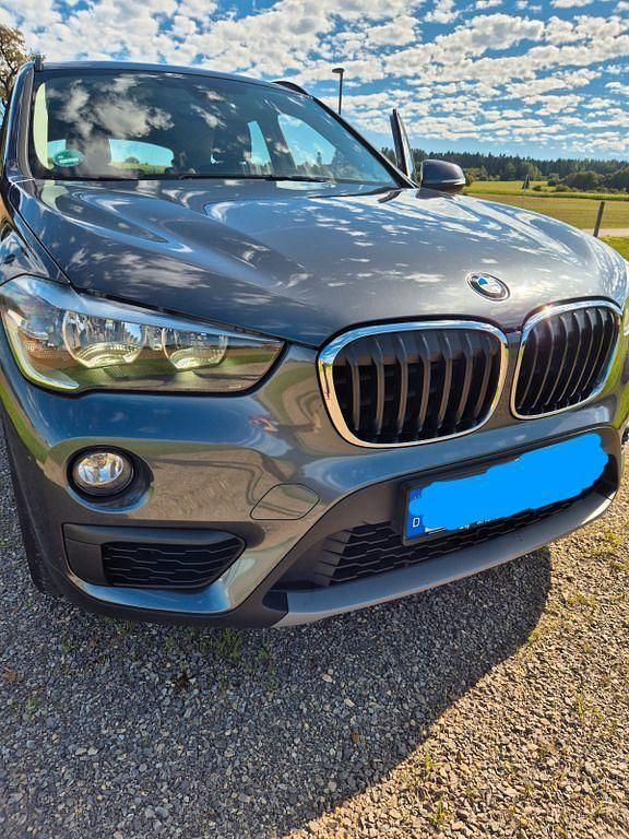 Grau Gebraucht 2017 BMW X1 Advantage SUV | 17.400 € (Etwas zu teuer) - Bild 1/4