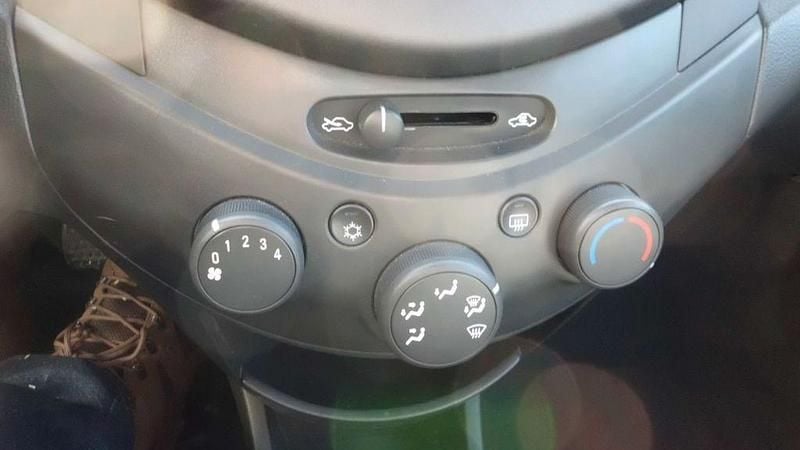 Gebraucht Chevrolet Spark 68 PS (50 kW) 2011 Rot Kleinwagen