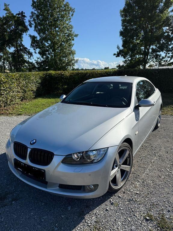 Silber Gebraucht 2006 BMW 325 Coupé | 13.800 € - Bild 1/4