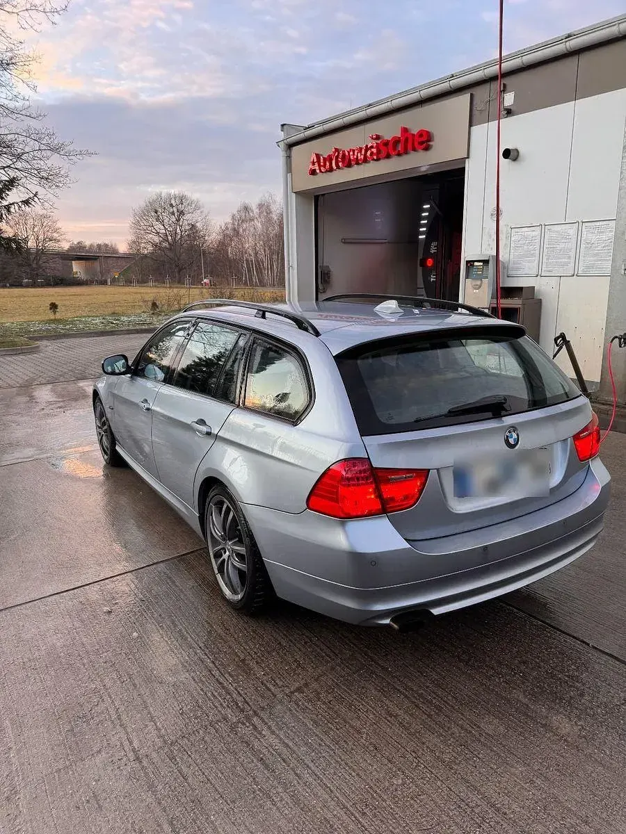 Gebraucht BMW 318 143 PS (105 kW) 2009 Blau Kombi