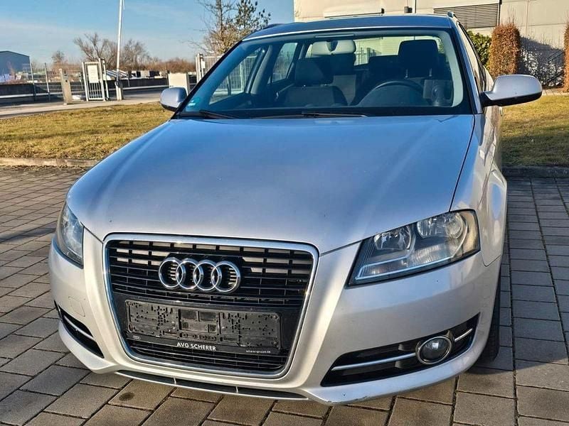 Silber Gebraucht 2010 Audi A3 Ambition Limousine | 3.990 € (Guter Preis) - Bild 1/4
