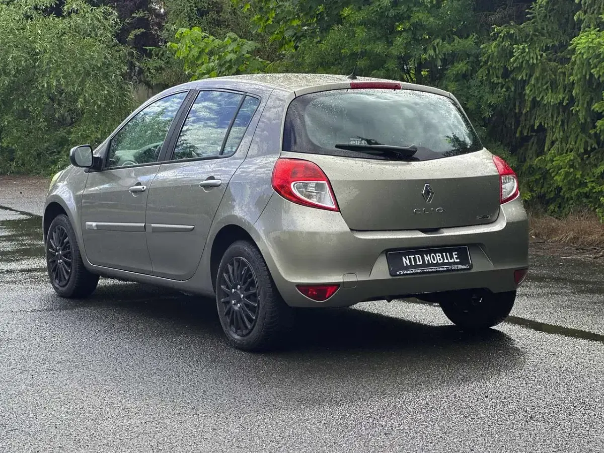 Gebraucht Renault Clio III Dynamique 75 PS (55 kW) 2009 Braun stone Kleinwagen