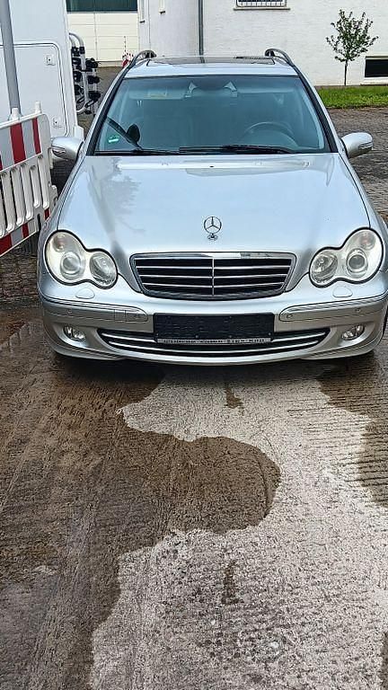 Silber Gebraucht 2004 Mercedes C230 Avantgarde Limousine | 3.900 € (Fairer Preis) - Bild 1/4