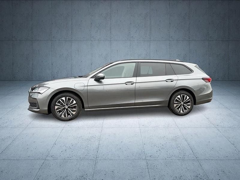 Gebraucht Skoda Superb Selection 204 PS (150 kW) 2025 Graphitegrau metallic Kombi