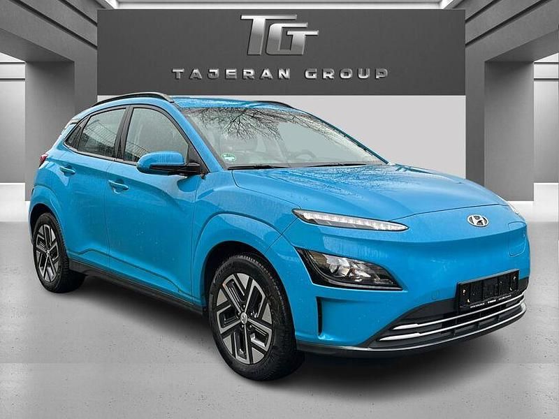 Gebraucht Hyundai Kona Basis 100 kW (136 PS) 2023 Blau SUV