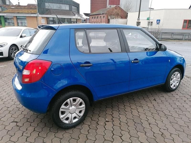 Gebraucht Skoda Fabia 60 PS (44 kW) 2009 Blau Limousine