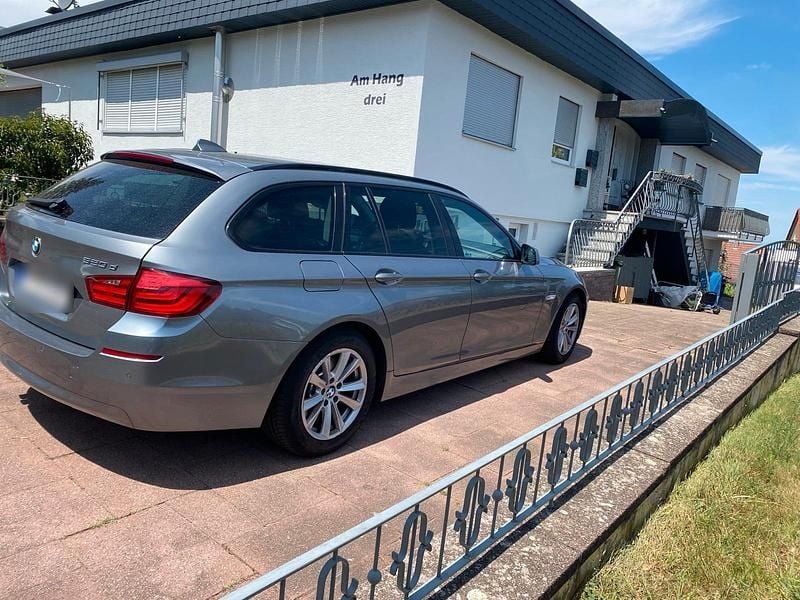 Gebraucht BMW 520 184 PS (135 kW) 2011 Grau Kombi