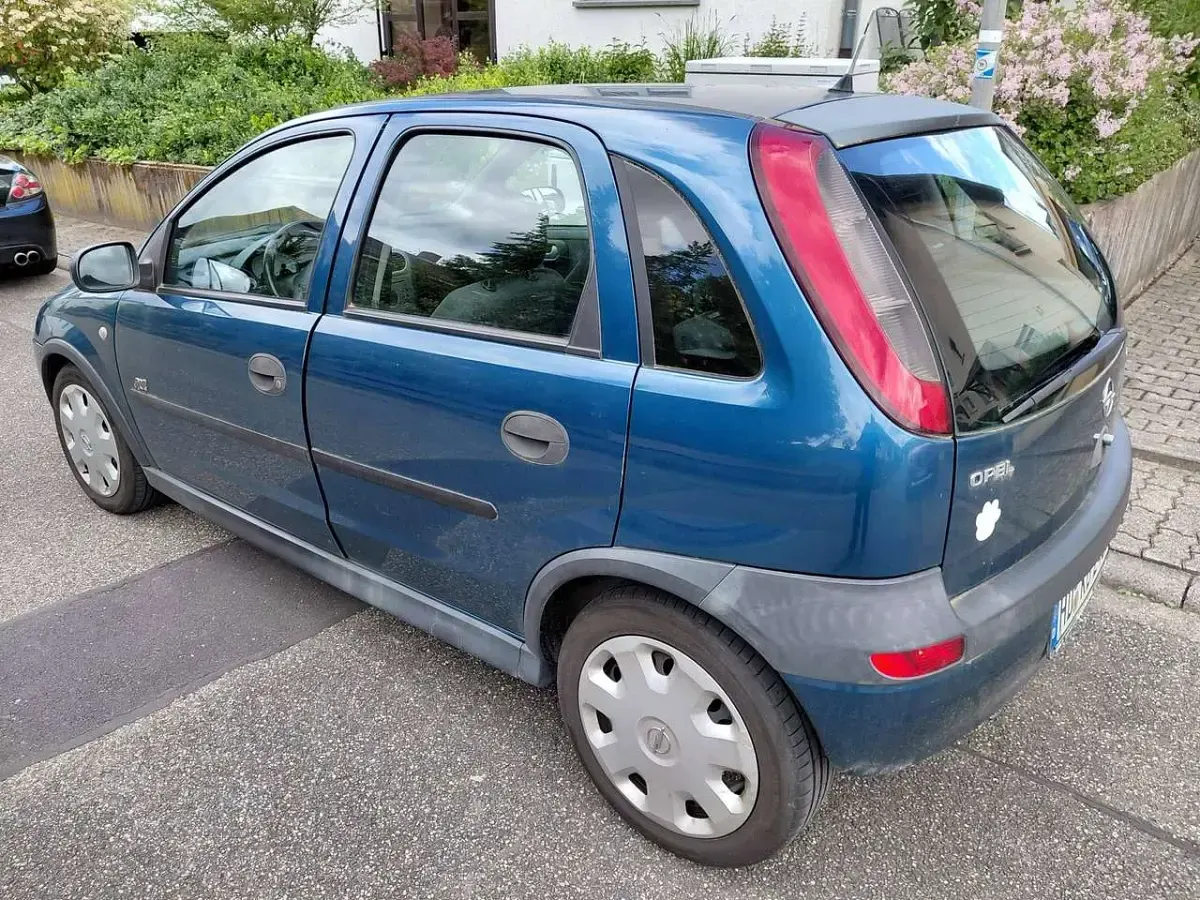 Używany Opel Corsa 75 KM (55 kW) 2002 Niebieski Hatchback