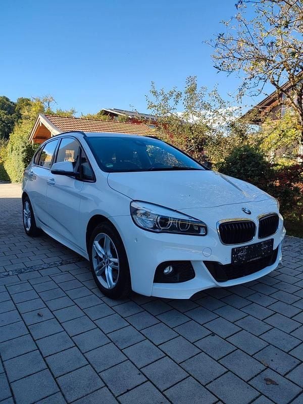 Weiß Gebraucht 2016 BMW 225 iPerformance Kombi | 14.500 € (Fairer Preis) - Bild 1/4