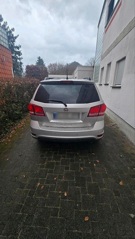Gebraucht Fiat Freemont 140 PS (102 kW) 2011 Silber SUV