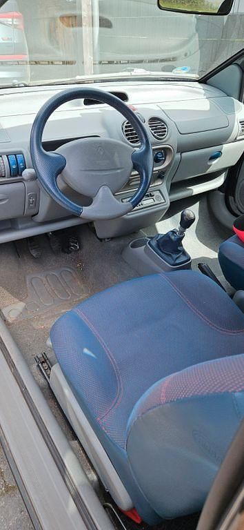 Second-hand Renault Twingo 75 CP (55 kW) 2003 Negru Hatchback